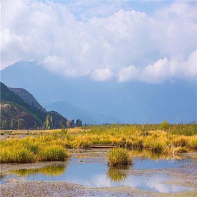 国道318川藏线川西高原景观：天龙湖